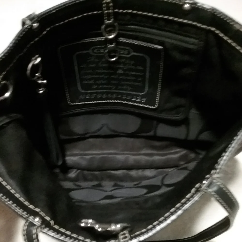 Authentic Coach Black Hamptons Signature Stripe Tote Purse - 10124